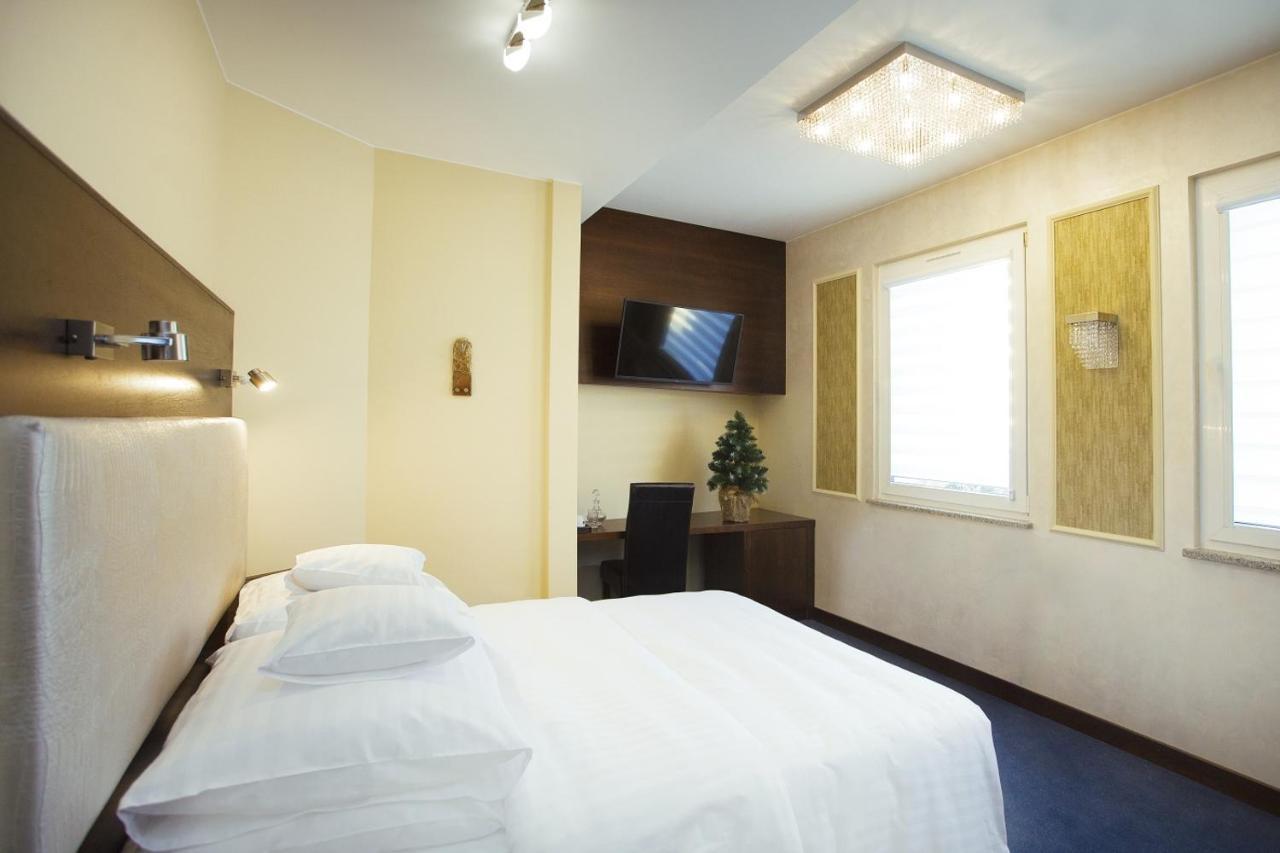 Hotel Inter Bielany Wrocławskie Exteriér fotografie